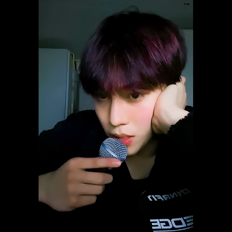 아 김국헌 더워가지고 볼에 홍조 올라온거 너무 귀엽다고ㅠㅠㅠ | 인스티즈