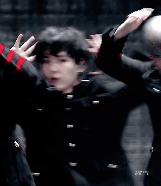 큰일이다 민윤기 고소할일 생김 피땀눈물때 뒤에서 이러고있었음 | 인스티즈