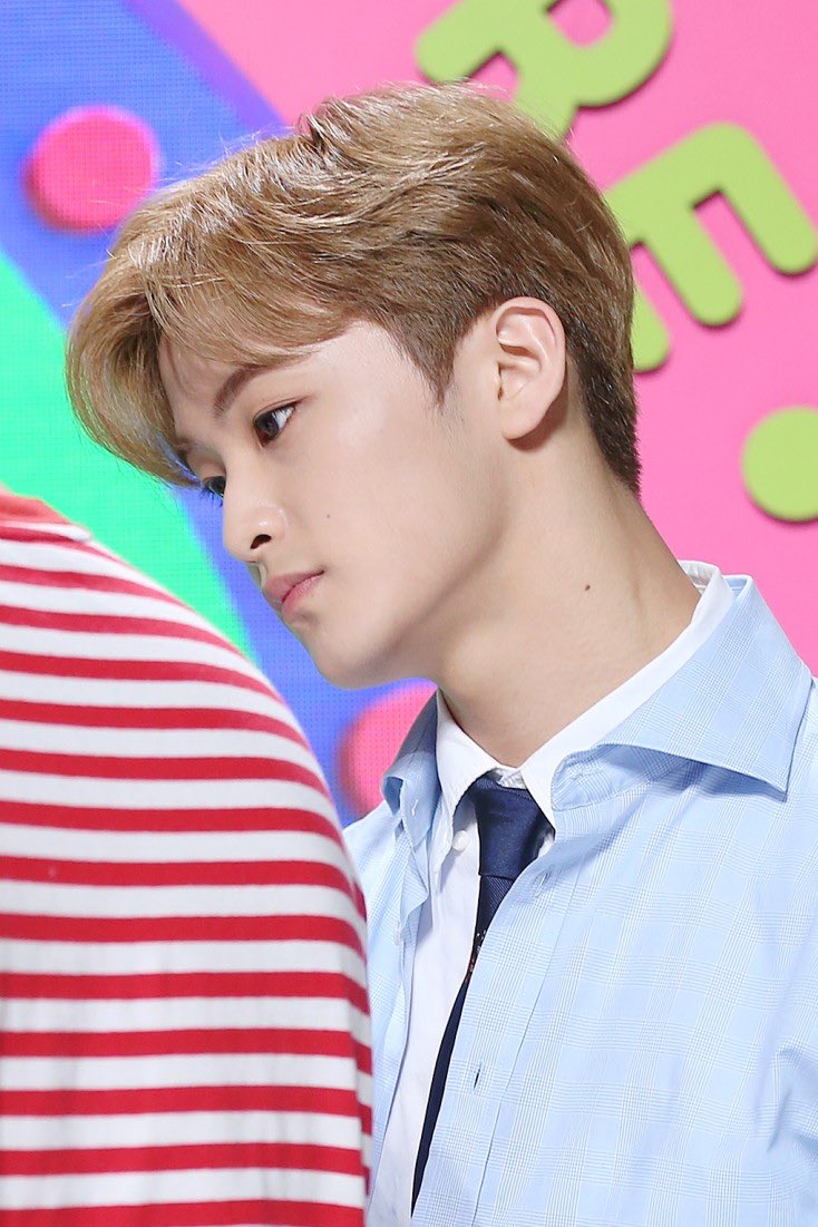 마크는 이런 분위기로 말 나오는거 잘 못본것 같아.. | 인스티즈