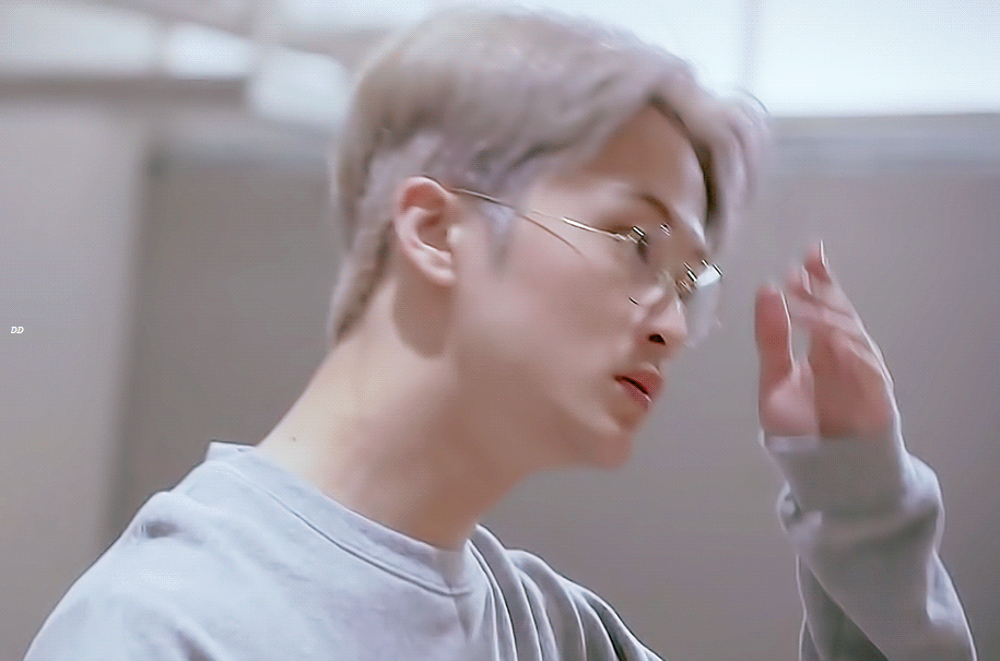 마크는 이런 분위기로 말 나오는거 잘 못본것 같아.. | 인스티즈