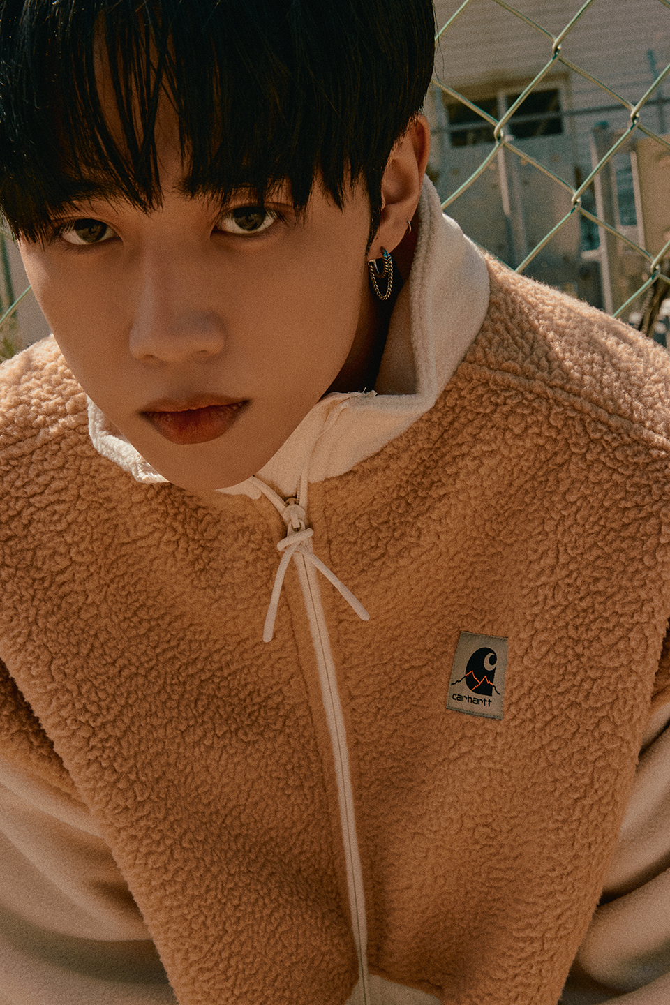 요즘 더보이즈 칼하트 많이 입길래 우스갯소리로 모델 아녀? 했는데... ~걍 시즌 모델 or 화보일수도 있대~ | 인스티즈