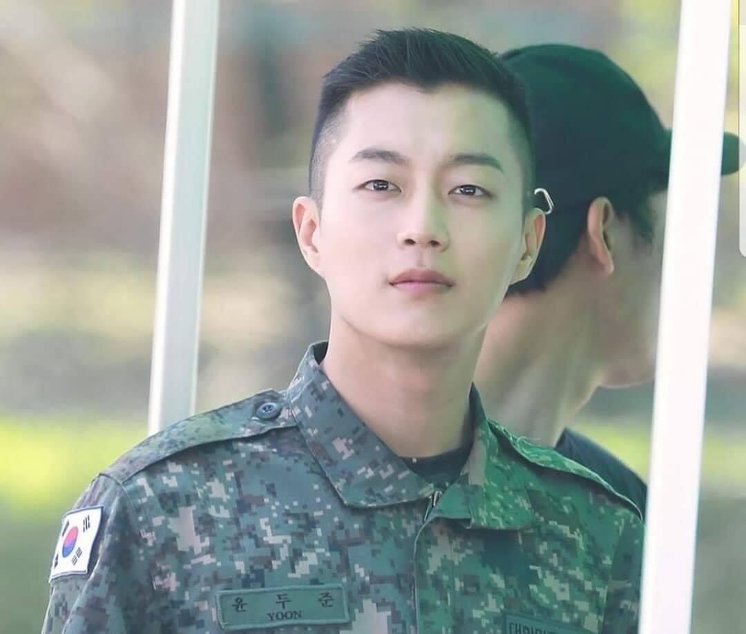 [잡담] 아무리 생각해도 이 사진은 군인계의 레전드야… | 인스티즈