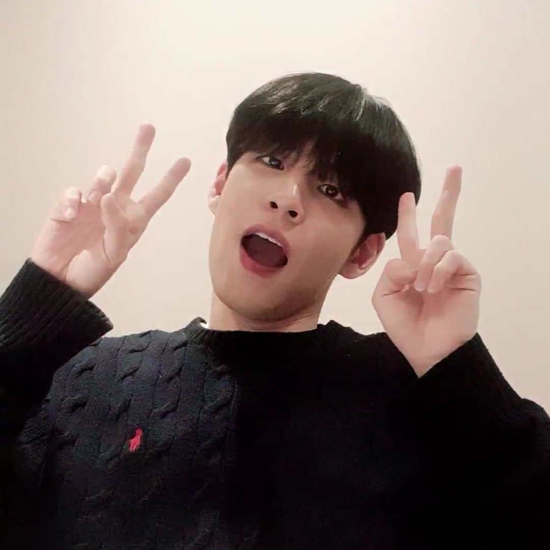 [잡담] 데이식스 원필 표정 ㄹㅇ 귀여워.. 이게 다 한 브이앱에서 나온 표정ㅋㅋㅋㅋㅋㅋㅋㅋㅋㅋㅋㅋㅋㅋ | 인스티즈