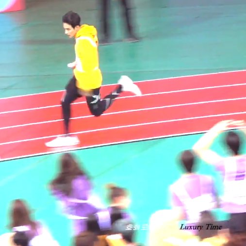 [잡담] 와 세븐틴 도겸 아육대에서 계주하는데 이목구비 | 인스티즈