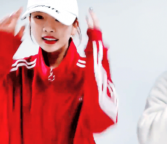 [잡담] 오랜만에 볼캡 설아 보자!!!!! 대체 집에 볼캡 몇 개일까... | 인스티즈