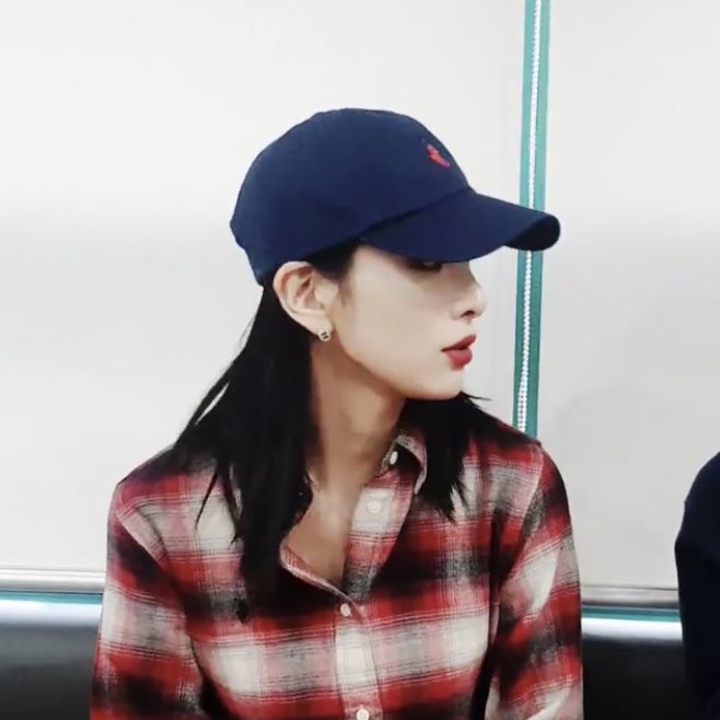 [잡담] 오랜만에 볼캡 설아 보자!!!!! 대체 집에 볼캡 몇 개일까... | 인스티즈