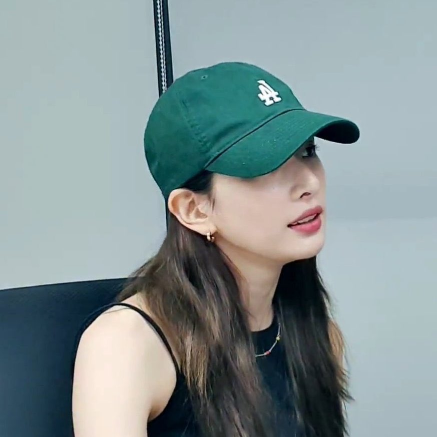 [잡담] 오랜만에 볼캡 설아 보자!!!!! 대체 집에 볼캡 몇 개일까... | 인스티즈