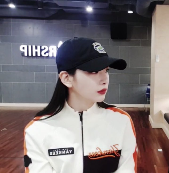 [잡담] 오랜만에 볼캡 설아 보자!!!!! 대체 집에 볼캡 몇 개일까... | 인스티즈