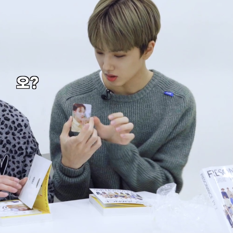 [잡담] 이거 내 본진이 들고 있는게 아이폰팔플임(손크기) | 인스티즈