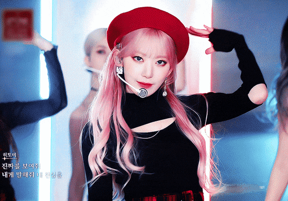 [잡담] 사쿠라 핑크머리 되게 잘어울린다 | 인스티즈