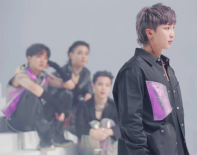 [잡담] 방탄 개인 vcr 찍을때 다 이러고 보고있음ㅋㅋㅋㅋㅋㅋㅋㅋㅋㅋㅋㅋ | 인스티즈