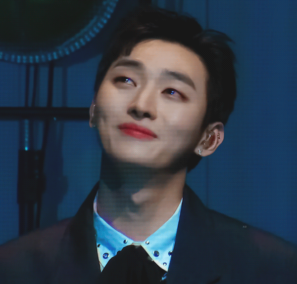 까만옷 입으니까 완전 윤무영같지 않았닝? | 인스티즈