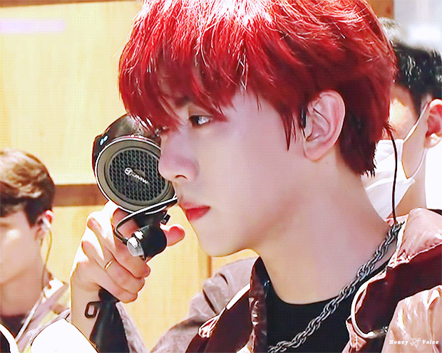 [잡담] 모니터링할때 눈 가늘게 뜨는거 좋아하는 사람.. | 인스티즈