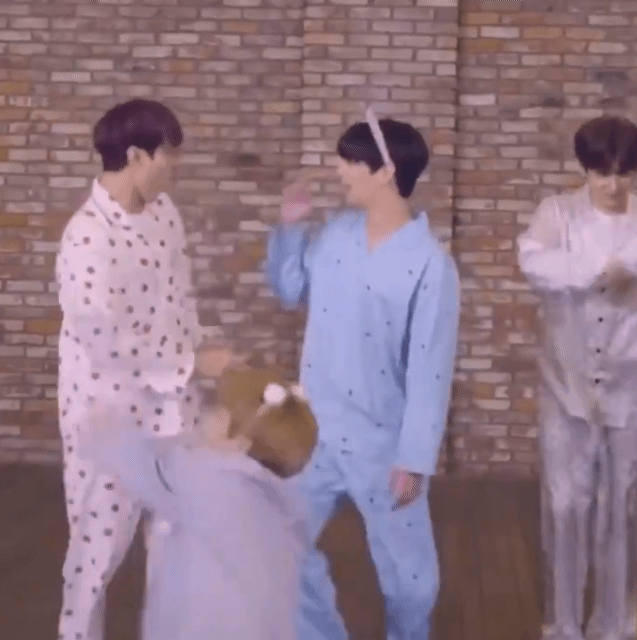 [잡담] 누군지 아는 사람! | 인스티즈