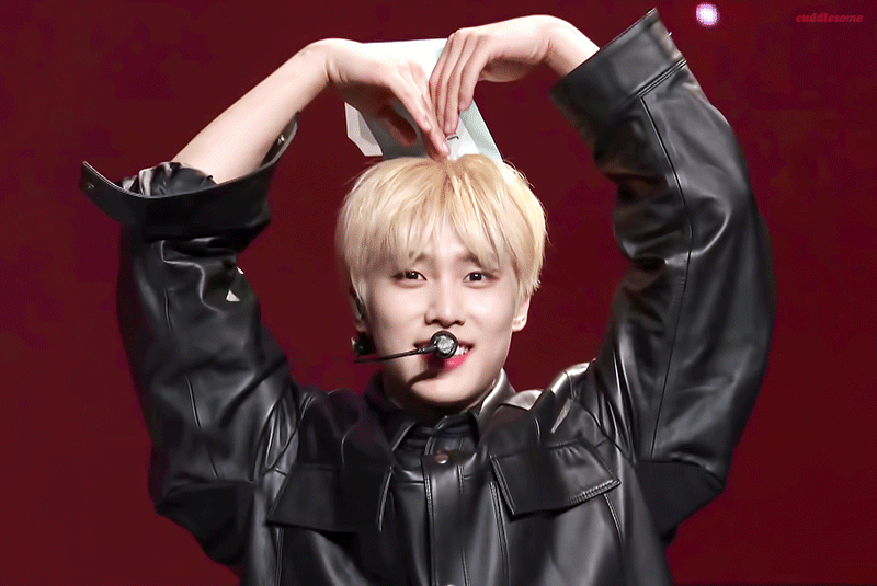 [잡담] 더보이즈 11명 짤 한개한개씩 올려보는데 | 인스티즈