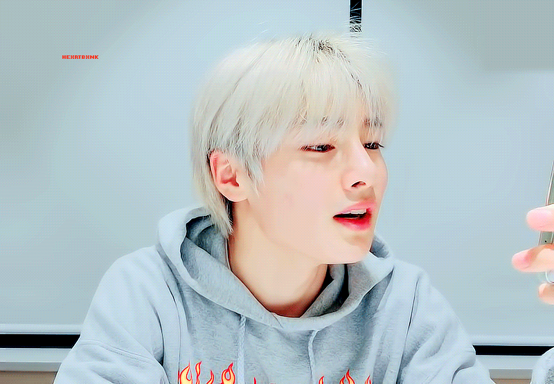 [잡담] 이 백여우.. 어쩔거야.... 백발이라 더 구미호 같고 여우같고 그러네.. | 인스티즈