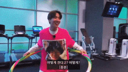 [잡담] 빅히트 배 훌라우프 대결 (부제:과연 누가 이길까?) | 인스티즈