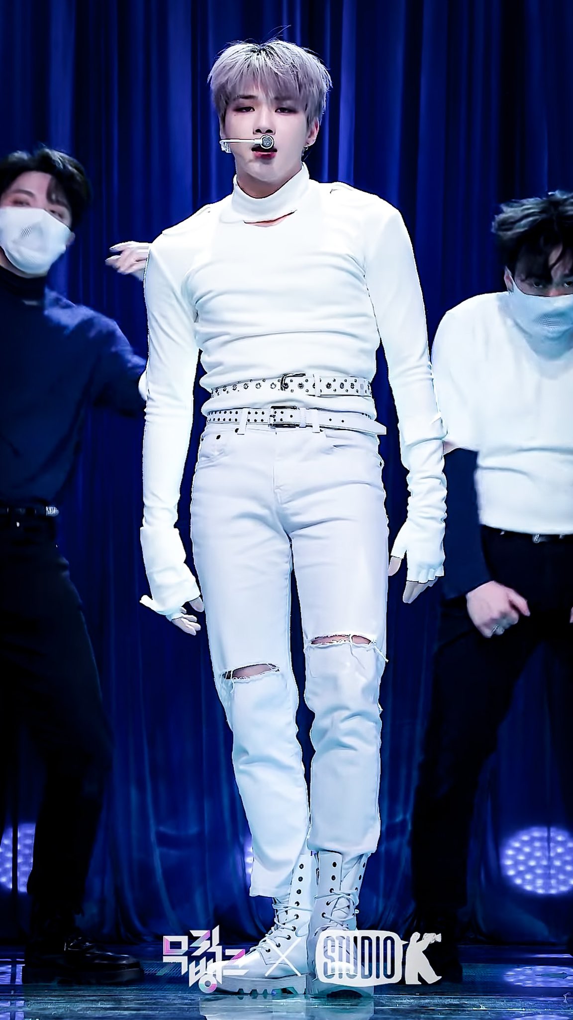 [잡담] 강다니엘이 허리만 조이면 빙글 돌아버리는 사람 등장 | 인스티즈