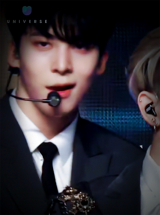 [잡담] 평소엔 둥그르한데 무대에서만 날카로워지는 거 신기해 | 인스티즈