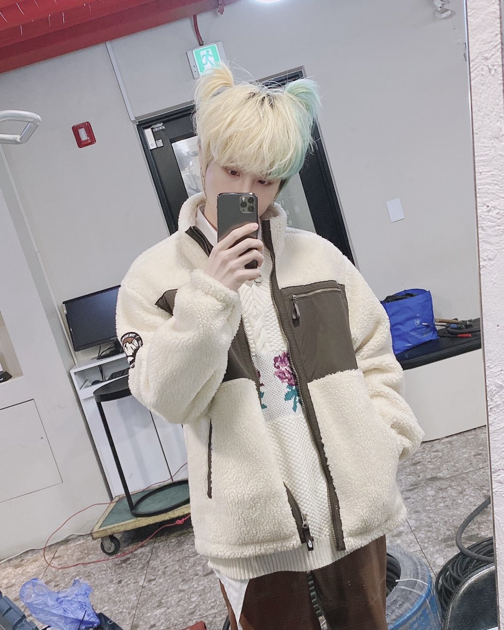 [잡담] 우리 베이시스트는,,섹시와는 거리가 멀어보입니다 | 인스티즈