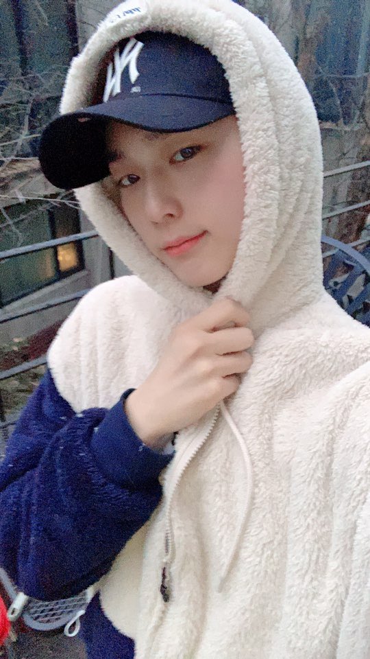 [잡담] 이제 데뷔 10일차된 우리 아기 얼굴 자랑 좀 해도 될까 | 인스티즈