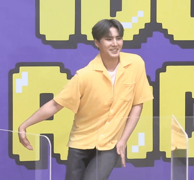 [잡담] 데이식스 영케이 몸 유연한거 보고 갈 사람??? 거의 한마리의 장어 | 인스티즈