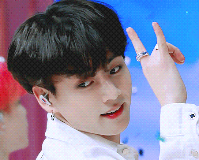 [잡담] 방탄 정국 춤추거나 노래부르는 중간에 생긋 하고 가볍게 웃을때 특히 진짜 잘생겼다고 생각함 ... | 인스티즈