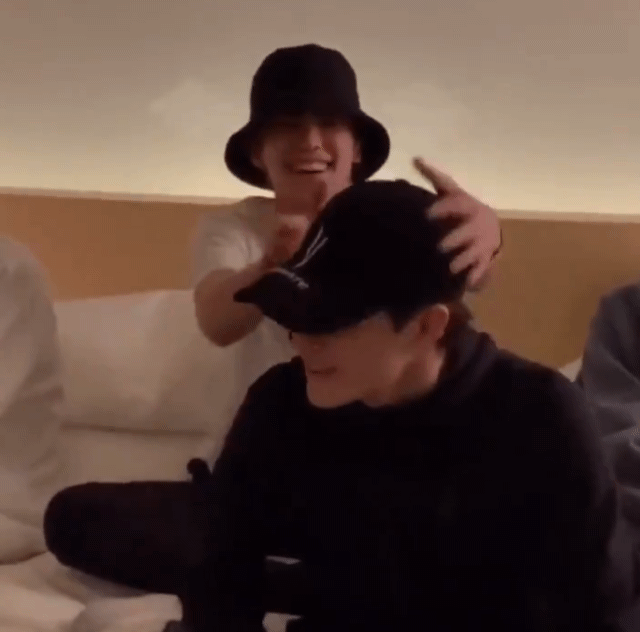 [잡담] 엔드림 재민 생긴 건 토끼같은데 하는 행동은 고양이같아 | 인스티즈