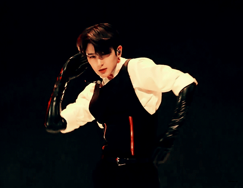 [잡담] 이목구비가 눈썹한테 미안해해야 하는 아이돌 1위 | 인스티즈