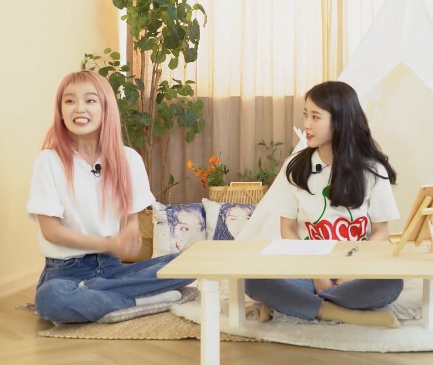 [잡담] 옴걸 자신들이 좋아하는 선배가 쳐다볼때 반응봐 ㅠㅠㅠ | 인스티즈