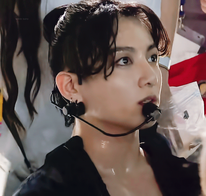 [잡담] 땀범벅으로 눈 동그랗게 뜨고 모니터하는 정국이는 섹시해요 | 인스티즈