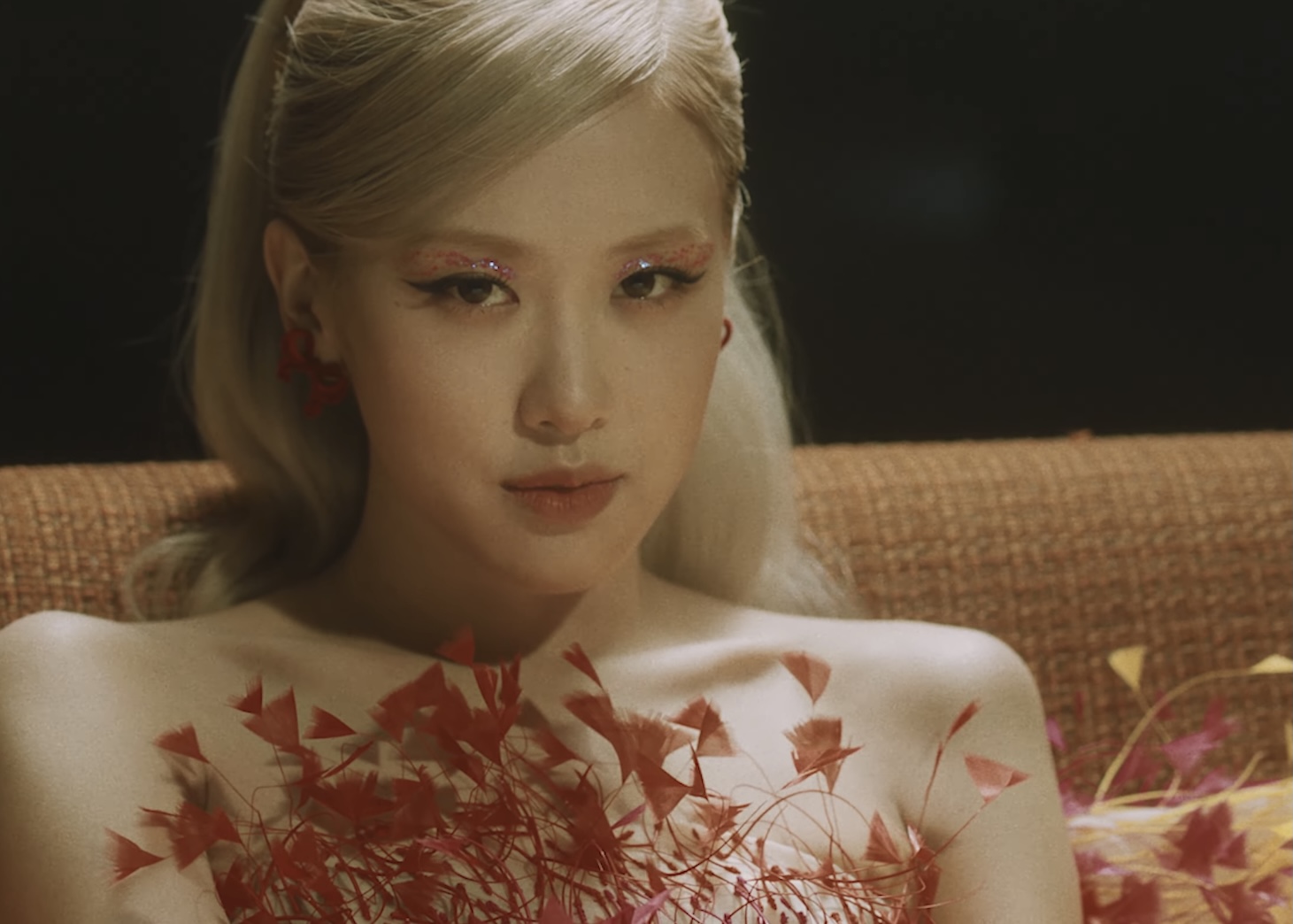 [잡담] 로제 GONE 뮤비에서 이 화장 너무 예쁨 | 인스티즈