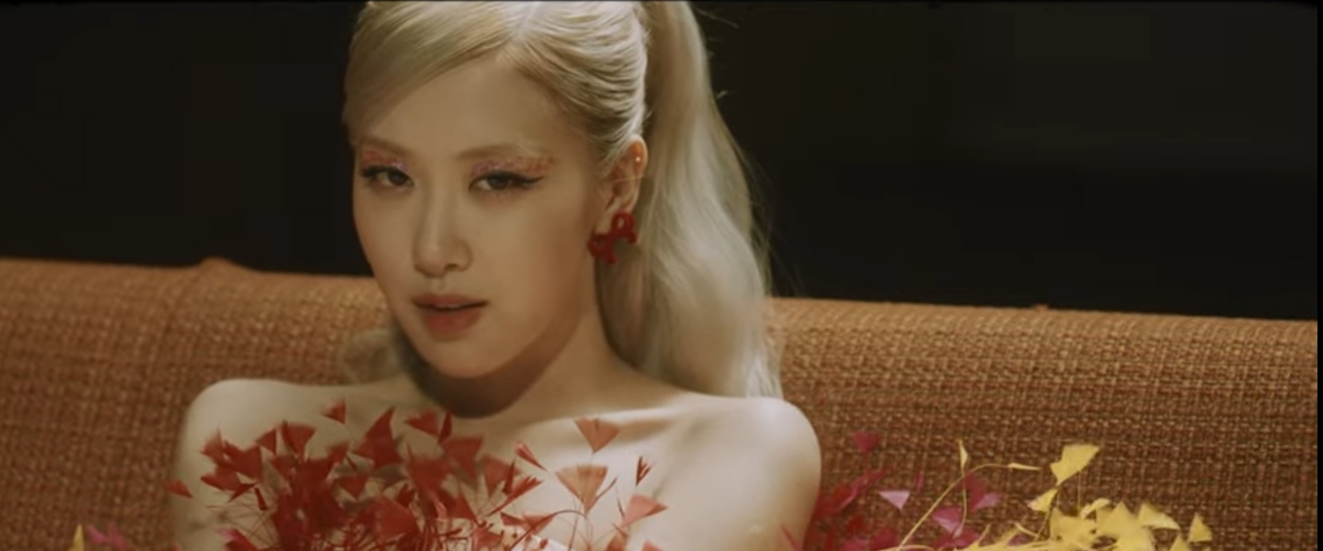 [잡담] 로제 곤 뮤비에서 화장 과한데 진짜 안 과해보임😲 | 인스티즈