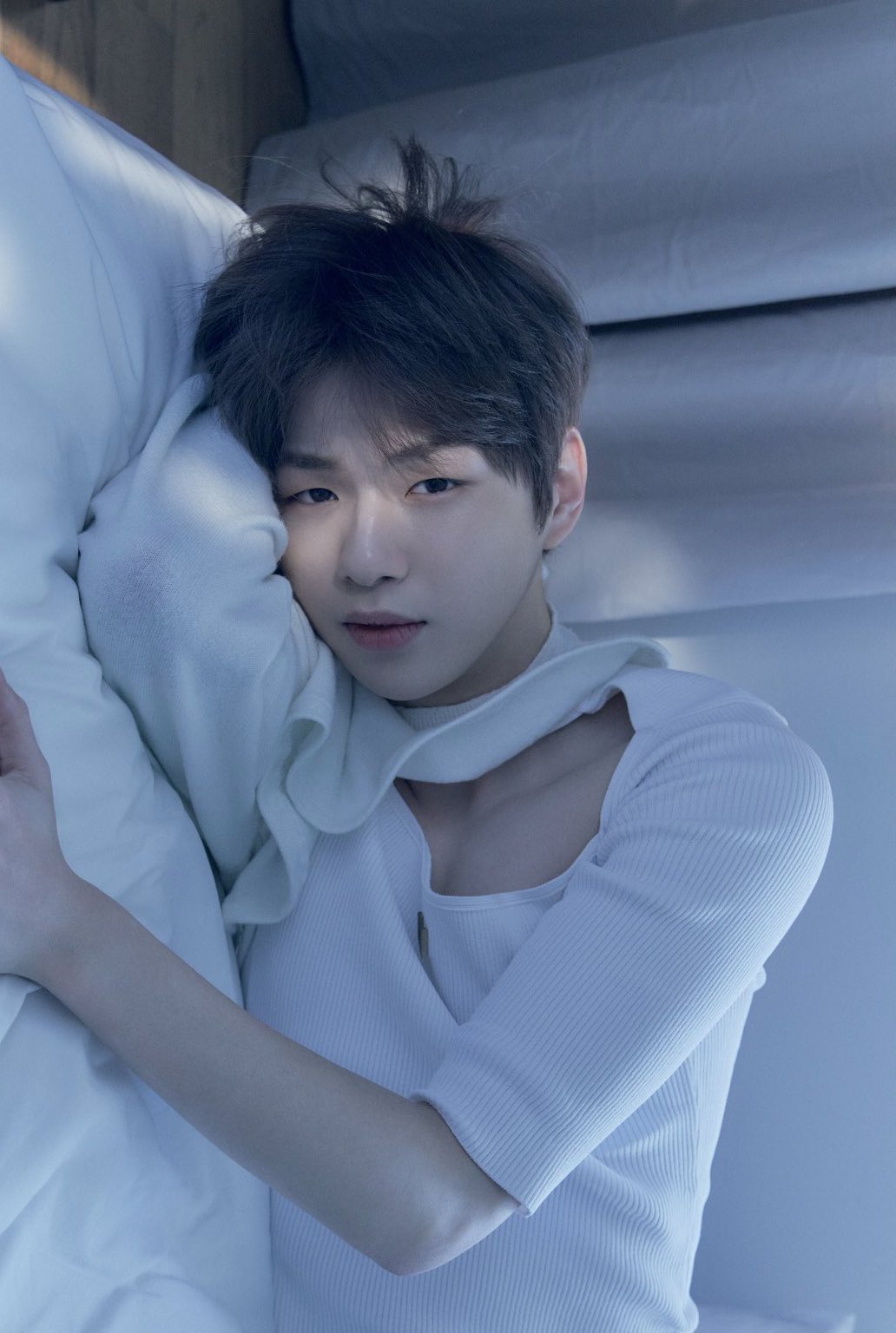 [잡담] 강다니엘 허리 개에바 엄청 가늘어 ㅋㅋㅋㅋㅋ | 인스티즈