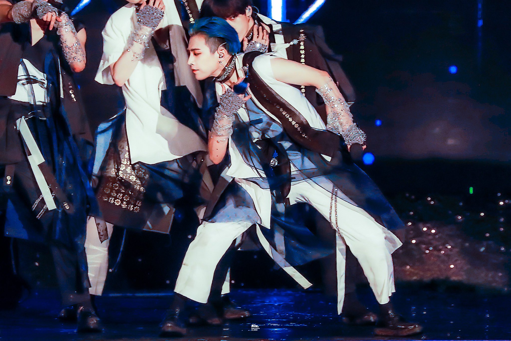 [잡담] 내돌 수원화성에서 한복 입고 공연한날 봐줘 그냥 예술이야 | 인스티즈