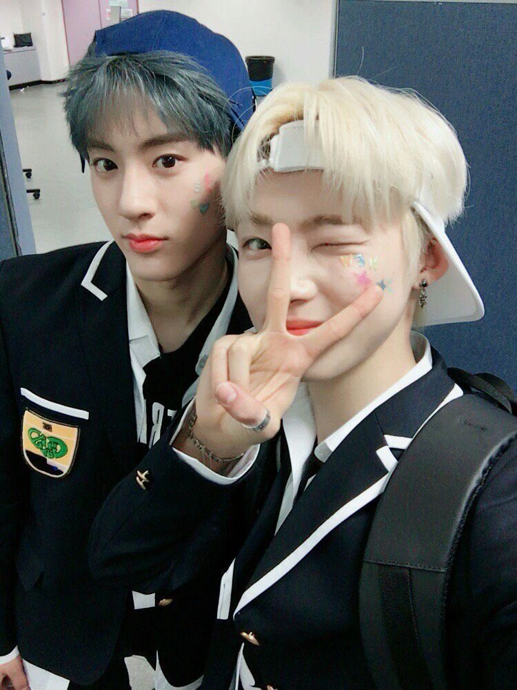 [잡담] 더보이즈 이 셀카 | 인스티즈