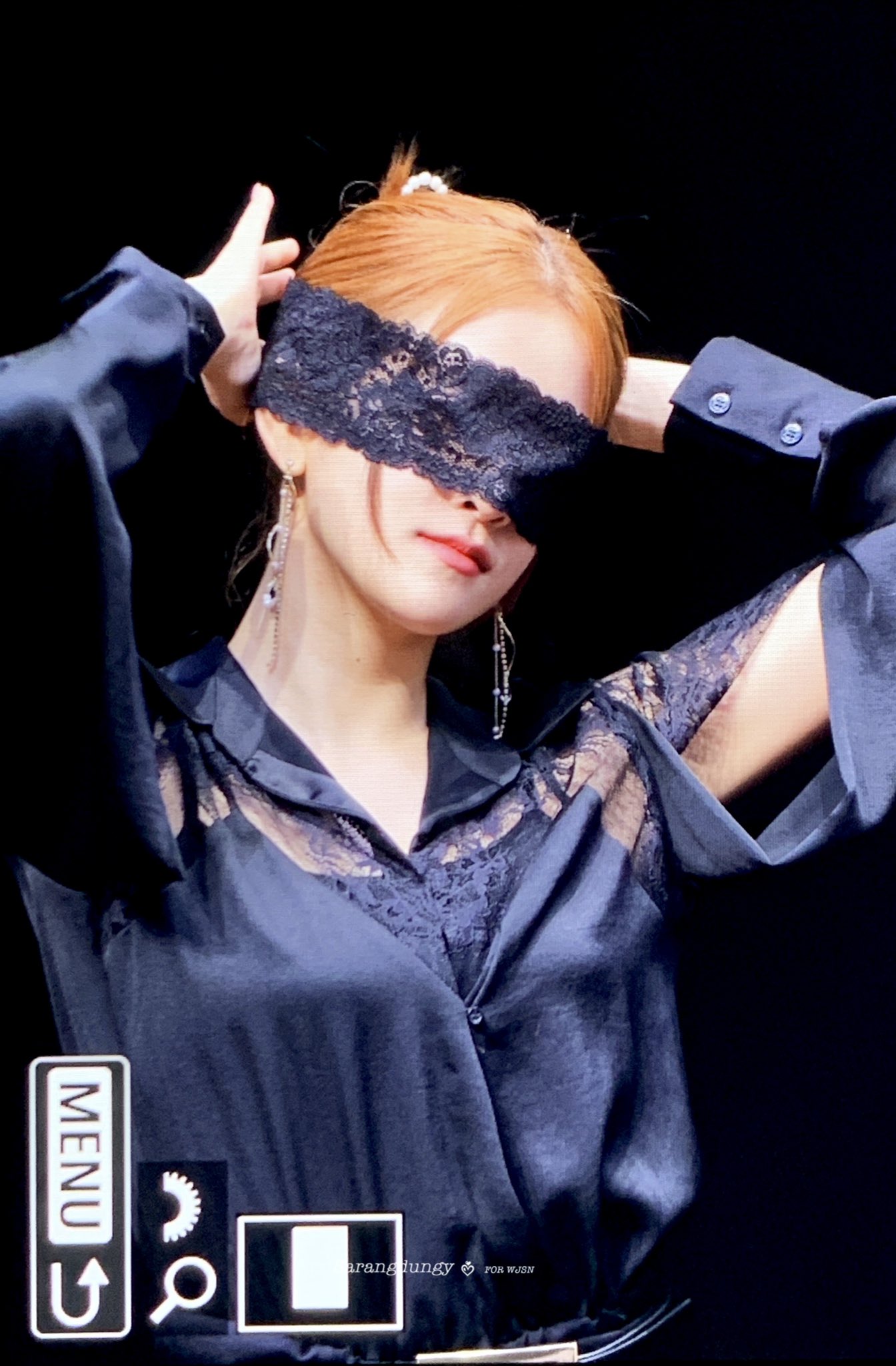 [잡담] 눈을 가려도 개이쁘다 눈 가린다고 숨겨지는 게 아니구나... | 인스티즈