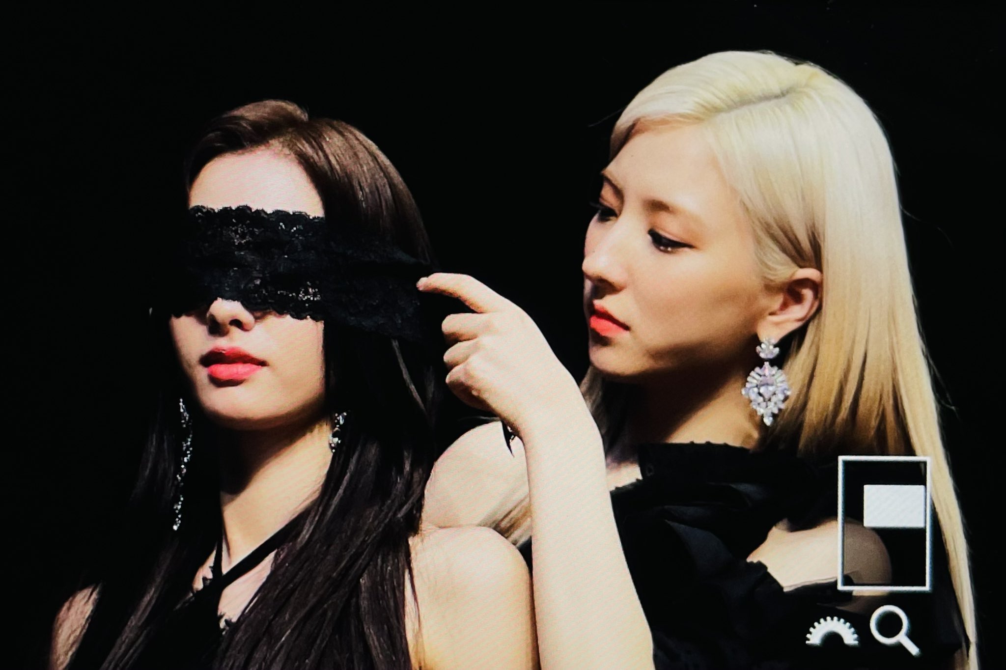 [잡담] 팬싸에 이런 안대 가져가주신 분 복 많이 받으세요 | 인스티즈