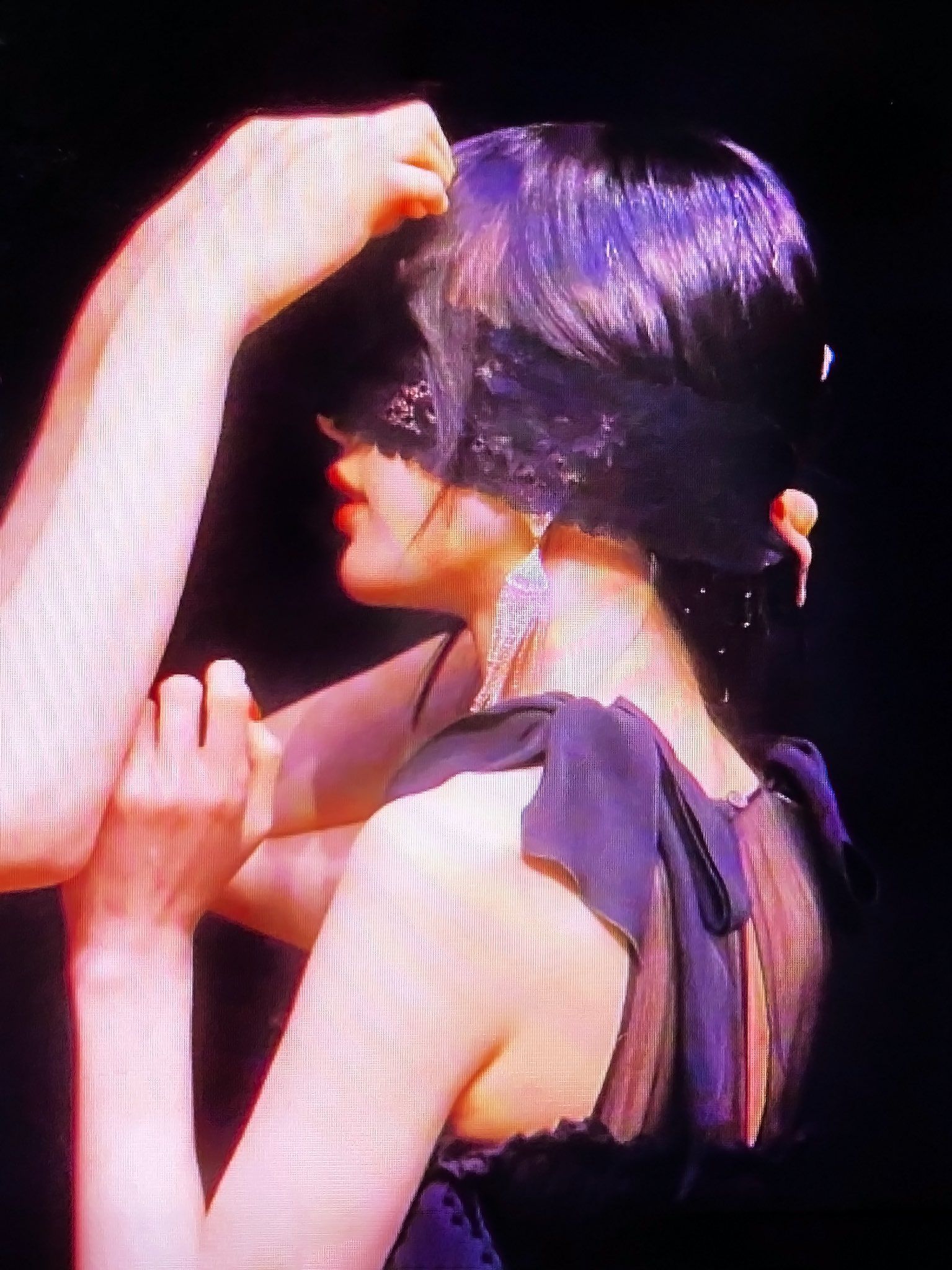 [잡담] 아 설아 안대 혼자 못 쓰는 게 더 사람 맘 이상하게 하네.... | 인스티즈