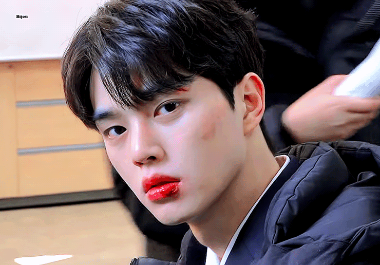 [잡담] 잘생긴 남성들 눈썹 살짝 보이는거 너무 좋음... | 인스티즈