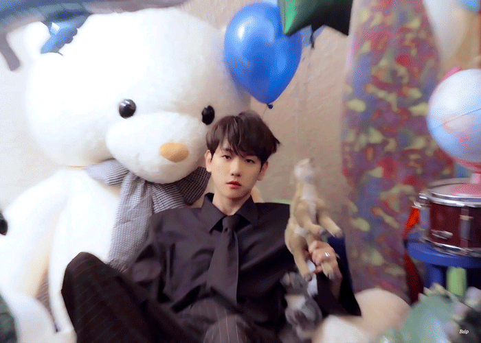 [잡담] 백현 진짜 지브리상 때려박은 얼굴이지 않니? gif | 인스티즈