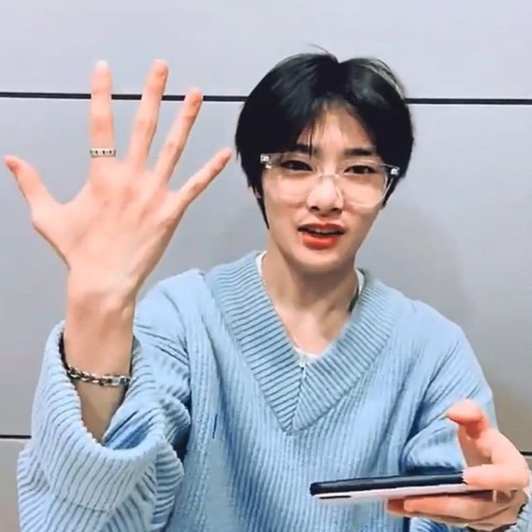 [잡담] 아이엔 손 짱 길고 이쁨 | 인스티즈