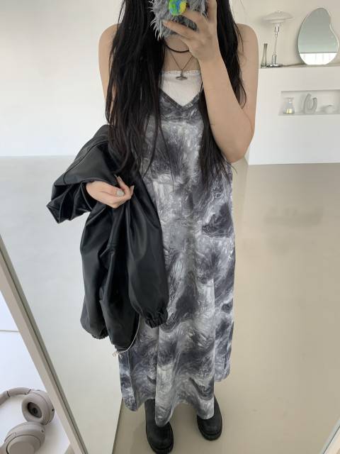 이런 옷은 겉에 자켓 같은 거 입어도 학교 입고 가기는 에바인가......? | 인스티즈