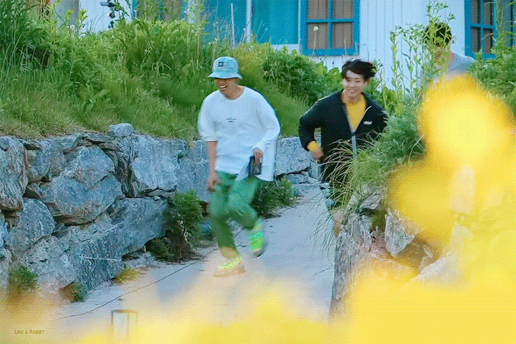 [잡담] 방탄 시골 똥강아지 같은데 다너마 부르니까 인지부조화 옴 | 인스티즈