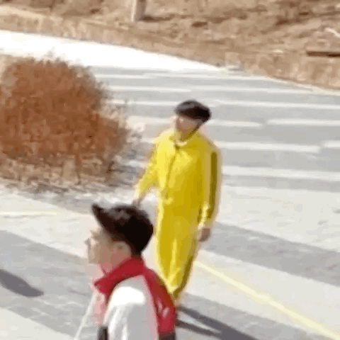 [잡담] 아 ㅆ 윤두준 누가 족구에서 오버헤드킥을 하냐 양요섭 맞은게 개웃딤 | 인스티즈