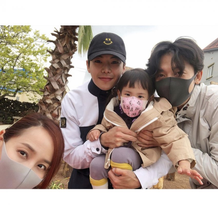 [정보/소식] 제주도에서 만난 배우 유진 가족과 박은석 | 인스티즈