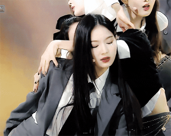 [잡담] 스테이씨 아이사 도입부마다 카메라 잡힌 거 보고 캬옹이사 라고 하는 거 ㄱㅇㄱ | 인스티즈