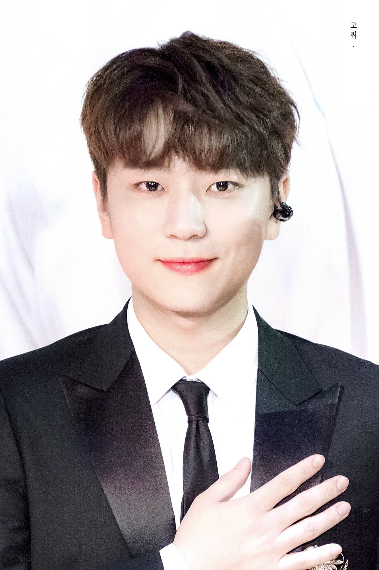 [잡담] 고우림 자랑?? 그건 나도 밀릴 수 없지 | 인스티즈