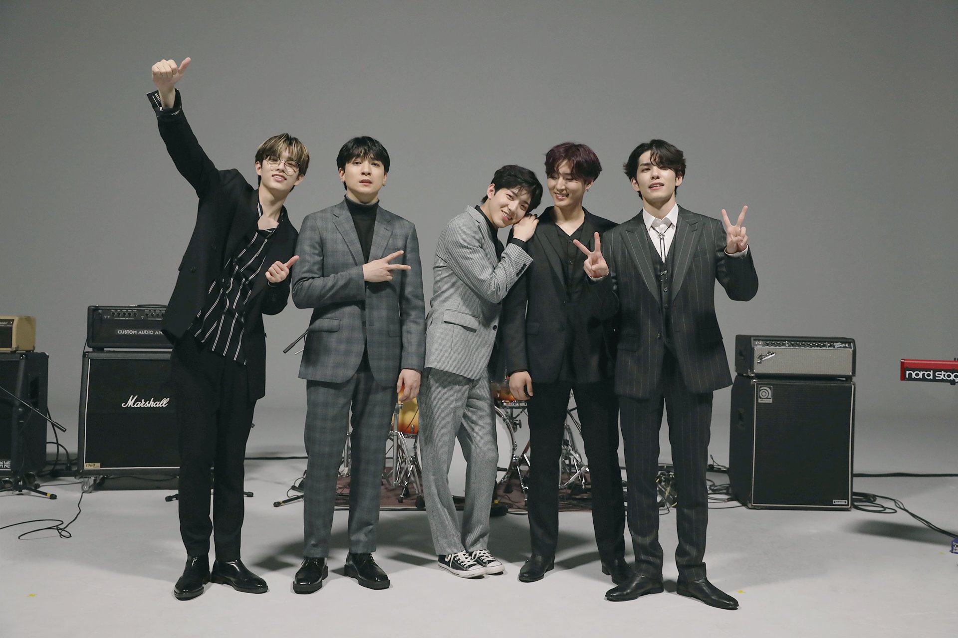 [잡담] 얼굴은 서비스 데이식스 영업합니다 | 인스티즈