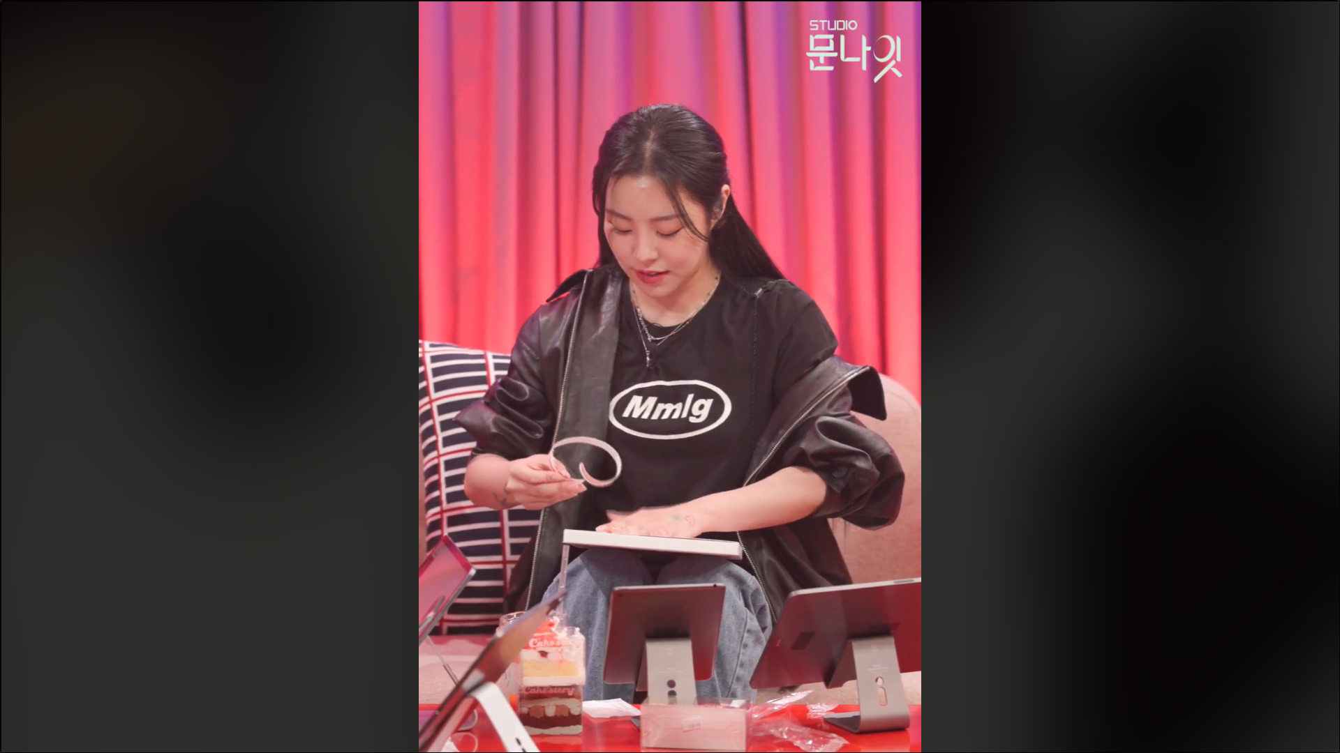 [OnAir] 초코파이 박스처럼 뜯는 앨범 처음 봐ㅋㅋㅋㅋㅋㅋ | 인스티즈